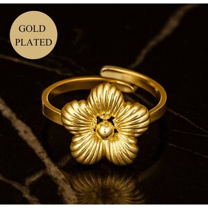 Lundholm Fiona – Verstellbarer Blumenring – Goldfarben Lundholm Fiona – Verstellbarer Blumenring – Goldfarben