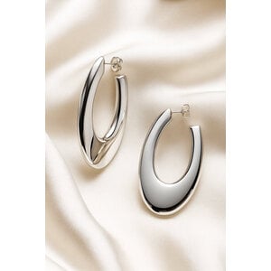 Lundholm Skadi – Sculptural Statement Hoops – Zilverkleurig Lundholm Skadi – Sculptural Statement Hoops – Zilverkleurig