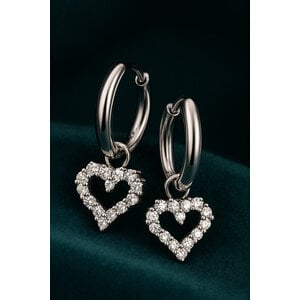 Lundholm Anna – Hartjes Oorbellen met Zirkonia – Zilverkleurig Lundholm Anna – Hartjes Oorbellen met Zirkonia – Zilverkleurig
