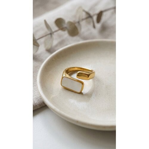 Lundholm Jiske – Adjustable Statement Ring with Mother-of-Pearl – Gold-Tone Lundholm Jiske – Adjustable Statement Ring with Mother-of-Pearl – Gold-Tone