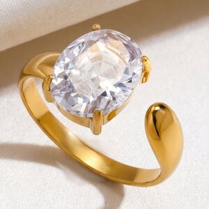 Lundholm Lenore – Verstelbare Statement Ring met Zirkonia – Goudkleurig Lundholm Lenore – Verstelbare Statement Ring met Zirkonia – Goudkleurig