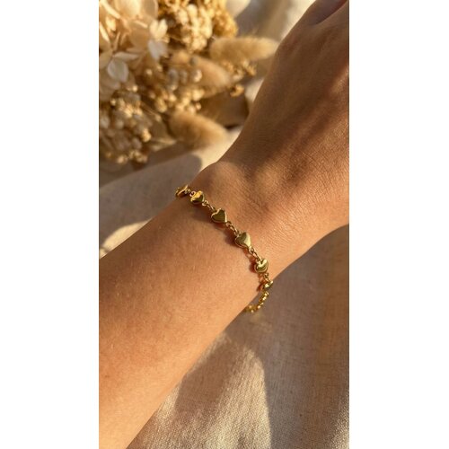 Lundholm Britte – Minimalistisches Armband mit Herzen – Goldfarben