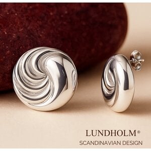 Lundholm Noray – Chunky Wave Stud Earrings – Silver-Tone Lundholm Noray – Chunky Wave Stud Earrings – Silver-Tone