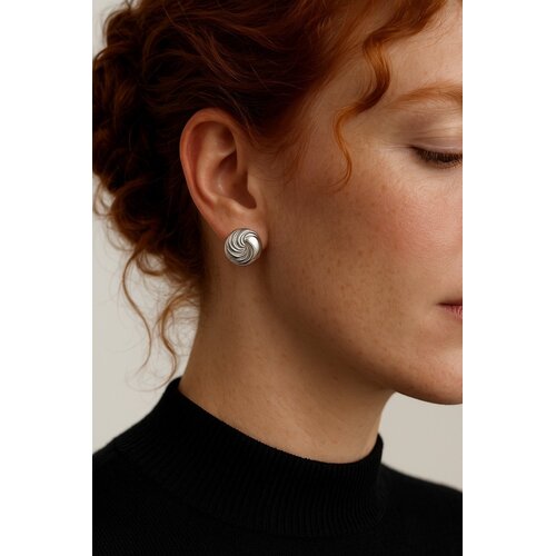 Lundholm Noray – Chunky Wave Stud Earrings – Silver-Tone Lundholm Noray – Chunky Wave Stud Earrings – Silver-Tone