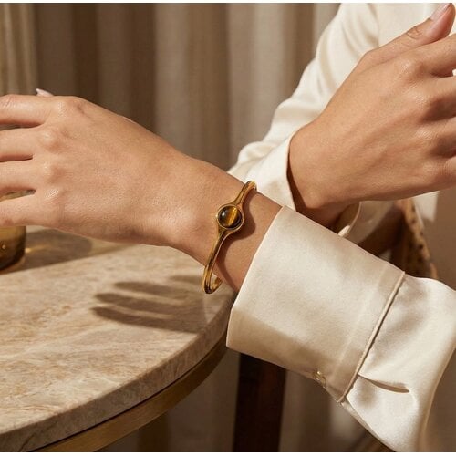 Lundholm Jol – Open Bangle with Tiger's Eye for Women – Gold-Tone Lundholm Jol – Open Bangle with Tiger's Eye for Women – Gold-Tone