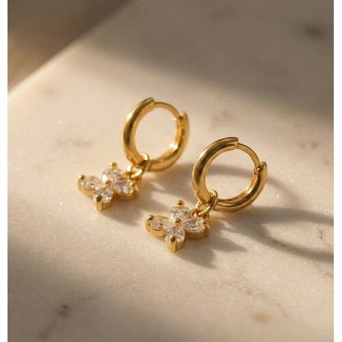 Lundholm Lycka – Four-Leaf Clover Earrings with Cubic Zirconia – Gold-Tone Lundholm Lycka – Four-Leaf Clover Earrings with Cubic Zirconia – Gold-Tone