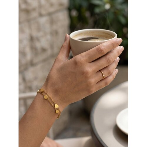 Lundholm Seya – Bracelet with Hearts and Rose Quartz – Gold-Tone Lundholm Seya – Bracelet with Hearts and Rose Quartz – Gold-Tone