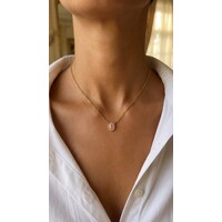 Maud – Ketting met Roze Zirkonia Hanger – Goudkleurig