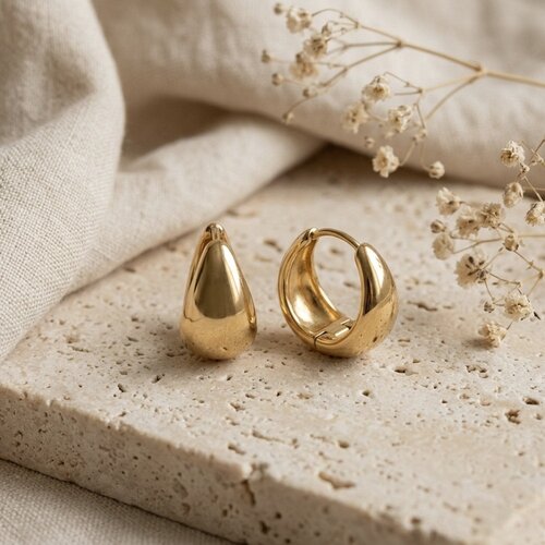 Lundholm Elea – Chunky Tropfen-Creolen 1,8 cm Damen – Goldfarben Lundholm Elea – Chunky Tropfen-Creolen 1,8 cm Damen – Goldfarben