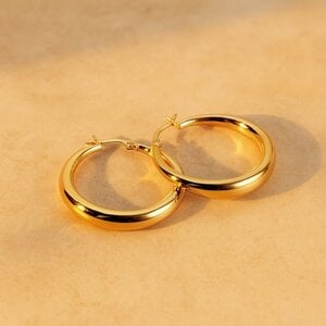 Lundholm Lou – Hoop Earrings 30 mm for Women – Gold-Tone Lundholm Lou – Hoop Earrings 30 mm for Women – Gold-Tone