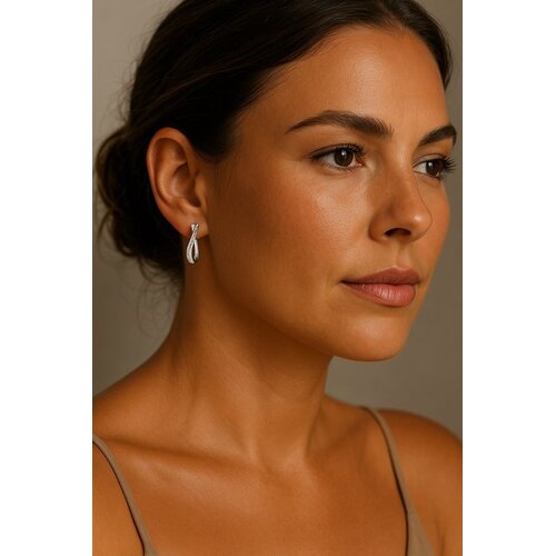 Lundholm Rosaline – Geometric Cubic Zirconia Earrings – Silver (S925) Lundholm Rosaline – Geometric Cubic Zirconia Earrings – Silver (S925)