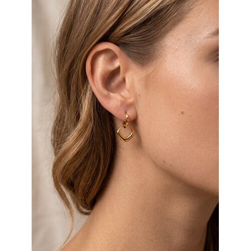 Lundholm Julia – Square Pendant Earrings – Gold-Tone Lundholm Julia – Square Pendant Earrings – Gold-Tone