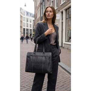 Lundholm Leder-Laptoptasche Damen 15,6 Zoll – Schwarz Lundholm Leder-Laptoptasche Damen 15,6 Zoll – Schwarz