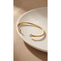 Fem – Open Bangle met Zirkonia – Goudkleurig