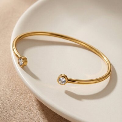 Fem: open bangle