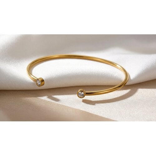 Lundholm Fem – Offener Armreif mit Zirkonia – Goldfarben Lundholm Fem – Offener Armreif mit Zirkonia – Goldfarben