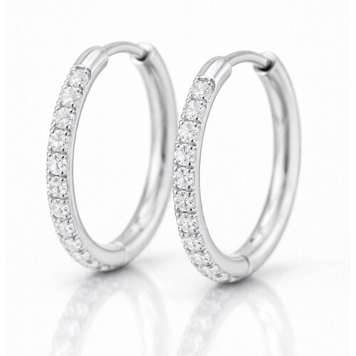 Lundholm Delia – Kleine Oorringen met Zirkonia 18 mm – Zilverkleurig Lundholm Delia – Kleine Oorringen met Zirkonia 18 mm – Zilverkleurig