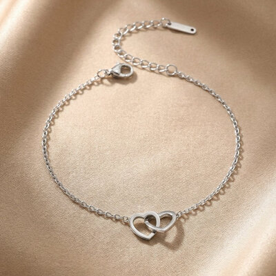 Alice: armband met verstrengelde hartjes