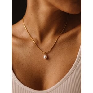 Lundholm Florine – Ketting met Parel Hanger – Goudkleurig Lundholm Florine – Ketting met Parel Hanger – Goudkleurig