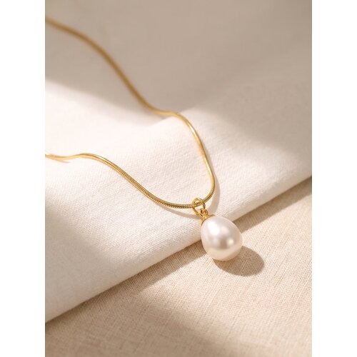 Lundholm Lundholm Florine Parel Ketting Dames Goud kleurig – Premium Stainless Steel Gold Plated – Ketting met Druppelvormige Imitatieparel Hanger Lundholm Lundholm Florine Parel Ketting Dames Goud kleurig – Premium Stainless Steel Gold Plated – Ketting met Druppelvormige Imitatieparel Hanger