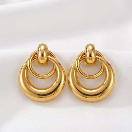 Lundholm Lundholm Mirelle Oorbellen Dames Goudkleurig – Premium Stainless Steel Gold PVD Plated – Statement Oorstekers met Dubbele Ronde Hangers – 3 cm Lundholm Lundholm Mirelle Oorbellen Dames Goudkleurig – Premium Stainless Steel Gold PVD Plated – Statement Oorstekers met Dubbele Ronde Hangers – 3 cm