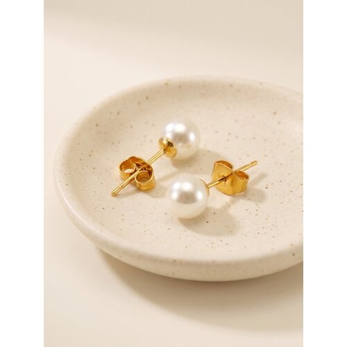 Lundholm Lundholm Perla Parel Oorbellen Dames Goudkleurig – Premium Stainless Steel Jewellery Gold Plated – Kleine Imitatie Parel Oorknopjes 0,5 cm Lundholm Lundholm Perla Parel Oorbellen Dames Goudkleurig – Premium Stainless Steel Jewellery Gold Plated – Kleine Imitatie Parel Oorknopjes 0,5 cm