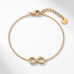 Lundholm Dee – Infinity Armband met Zirkonia – Goudkleurig Lundholm Dee – Infinity Armband met Zirkonia – Goudkleurig