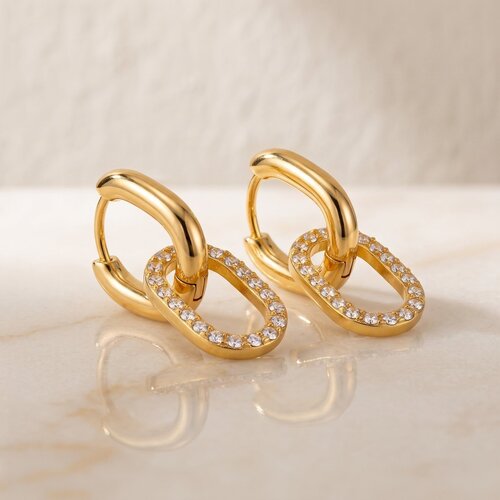 Lundholm Lundholm Evy Oorbellen Dames Goudkleurig – Premium Stainless Steel Gold PVD 2.5 Micron Plated – Oorhangers met Zirkonia Steentjes Lundholm Lundholm Evy Oorbellen Dames Goudkleurig – Premium Stainless Steel Gold PVD 2.5 Micron Plated – Oorhangers met Zirkonia Steentjes