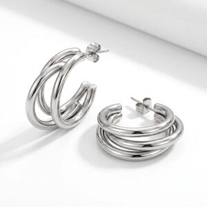 Lundholm Nika – Triple Hoop Oorbellen Dames – Zilverkleurig Lundholm Nika – Triple Hoop Oorbellen Dames – Zilverkleurig