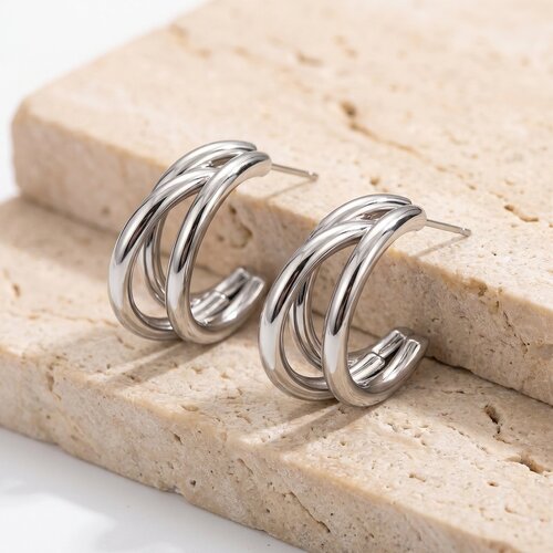 Lundholm Lundholm Nika Oorbellen Dames Zilverkleurig – Premium Stainless Steel – Elegante Oorstekers met Drie Bogen – Triple Hoop Look Lundholm Lundholm Nika Oorbellen Dames Zilverkleurig – Premium Stainless Steel – Elegante Oorstekers met Drie Bogen – Triple Hoop Look