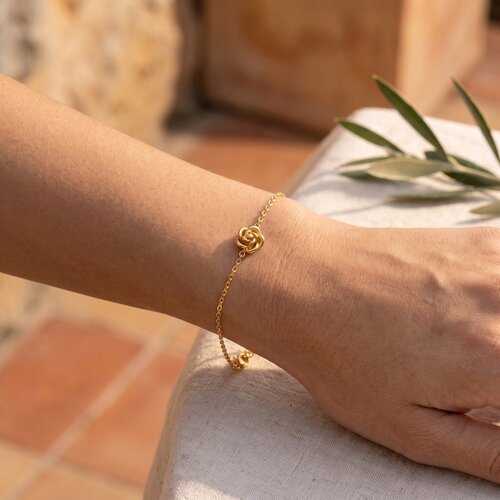 Lundholm Lundholm Luxe Roos Armband Dames Goud kleurig - Premium Stainless Steel Jewellery - Armband met Roosje Dames Goud - My Roos Serie Lundholm Lundholm Luxe Roos Armband Dames Goud kleurig - Premium Stainless Steel Jewellery - Armband met Roosje Dames Goud - My Roos Serie