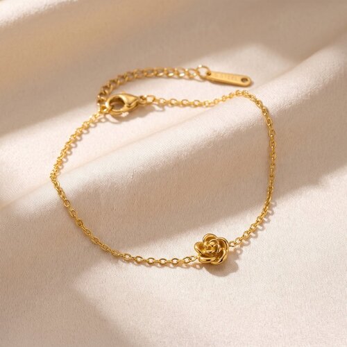 Lundholm Lundholm Luxe Roos Armband Dames Goud kleurig - Premium Stainless Steel Jewellery - Armband met Roosje Dames Goud - My Roos Serie Lundholm Lundholm Luxe Roos Armband Dames Goud kleurig - Premium Stainless Steel Jewellery - Armband met Roosje Dames Goud - My Roos Serie