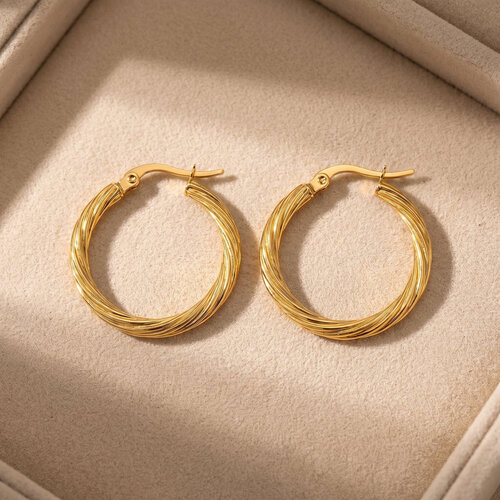Lundholm Lundholm Jayla Oorringen Dames Goudkleurig – Premium Stainless Steel Gold PVD Plated – Gedraaide Hoop Oorbellen 2 cm – Twisted Oorringen Dames Lundholm Lundholm Jayla Oorringen Dames Goudkleurig – Premium Stainless Steel Gold PVD Plated – Gedraaide Hoop Oorbellen 2 cm – Twisted Oorringen Dames