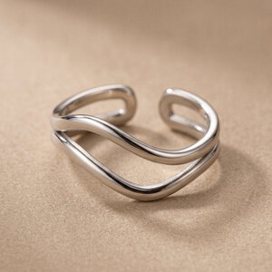 Lundholm Shelby – Verstellbarer Ring mit doppelter Welle – Silberfarben Lundholm Shelby – Verstellbarer Ring mit doppelter Welle – Silberfarben