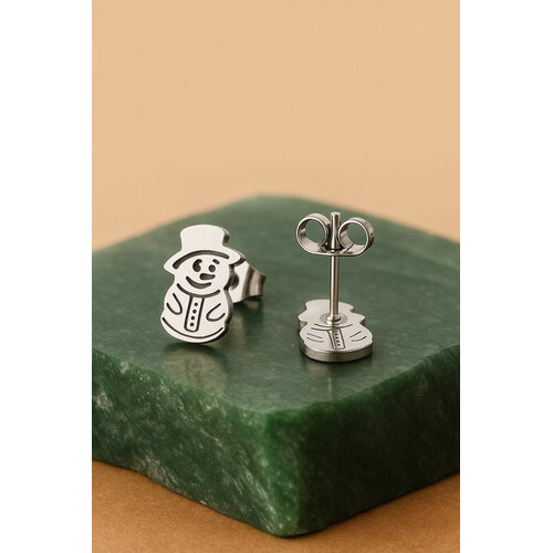 Lundholm Lundholm Oorknopjes Dames Zilver kleurig Sneeuwpop Cadeautje Meisje - Premium Stainless Steel - Winter Oorbellen (1.2 x 0.8 cm) Lundholm Lundholm Oorknopjes Dames Zilver kleurig Sneeuwpop Cadeautje Meisje - Premium Stainless Steel - Winter Oorbellen (1.2 x 0.8 cm)