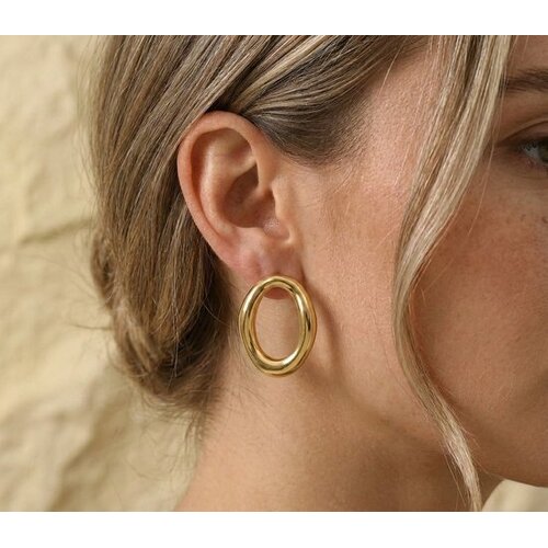 Lundholm Lundholm Fenne Oorbellen Dames Goudkleurig – Premium Stainless Steel 2.5 Micron PVD Gold Plated – Statement Oorstekers Geometrisch 3,3 cm Lundholm Lundholm Fenne Oorbellen Dames Goudkleurig – Premium Stainless Steel 2.5 Micron PVD Gold Plated – Statement Oorstekers Geometrisch 3,3 cm