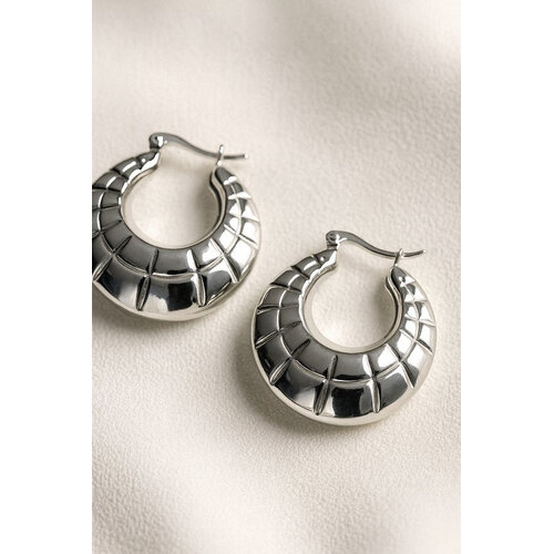 Lundholm Lundholm Oorringen Dames grote oorringen zilver – Premium Stainless Steel – Skye Serie – Zilverkleurige Cut-Out Statement Hoops (3,75 × 4,1 cm) Lundholm Lundholm Oorringen Dames grote oorringen zilver – Premium Stainless Steel – Skye Serie – Zilverkleurige Cut-Out Statement Hoops (3,75 × 4,1 cm)