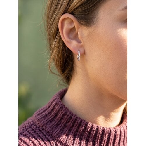 Lundholm Delia – Kleine Oorringen met Zirkonia 18 mm – Zilverkleurig Lundholm Delia – Kleine Oorringen met Zirkonia 18 mm – Zilverkleurig