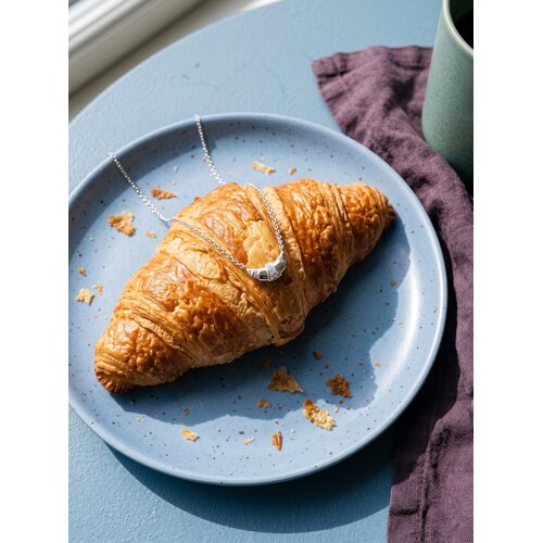 Lundholm Nilla – Ketting met Croissant Hanger – Zilverkleurig Lundholm Nilla – Ketting met Croissant Hanger – Zilverkleurig