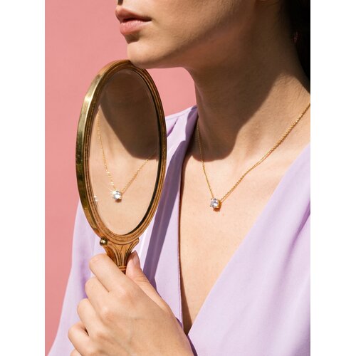 Lundholm Monique – Necklace with Cubic Zirconia Pendant – Gold-Tone Lundholm Monique – Necklace with Cubic Zirconia Pendant – Gold-Tone