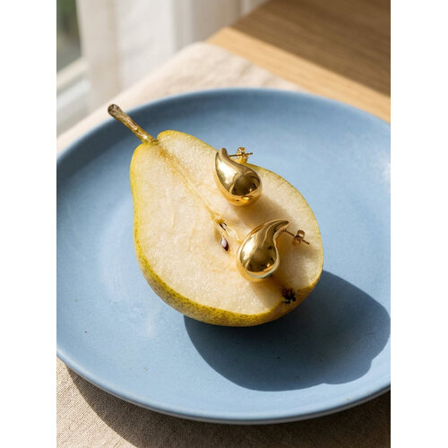 Lundholm Hazel – Statement-Tropfenohrringe – Goldfarben Lundholm Hazel – Statement-Tropfenohrringe – Goldfarben