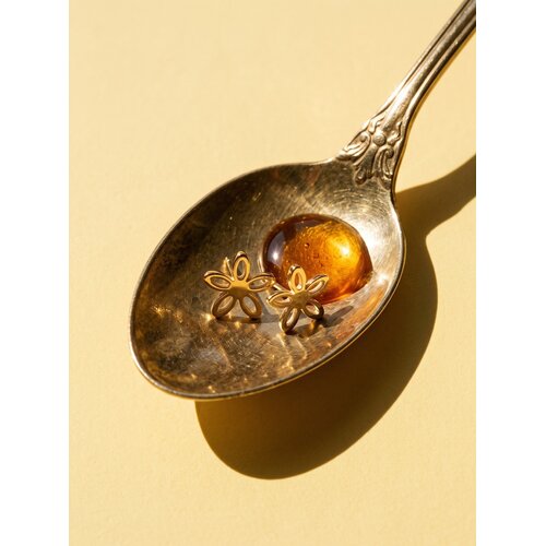 Lundholm Mave – Blumen-Ohrstecker 1 cm – Goldfarben Lundholm Mave – Blumen-Ohrstecker 1 cm – Goldfarben