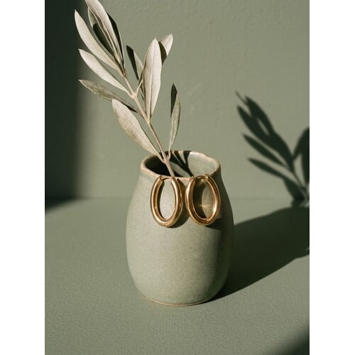 Lundholm Sifra – Ovale Hoops Oorbellen – Goudkleurig Lundholm Sifra – Ovale Hoops Oorbellen – Goudkleurig