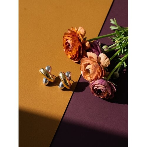 Lundholm Hera – Bicolor Kreuz-Ohrstecker – Gold- und Silberfarben Lundholm Hera – Bicolor Kreuz-Ohrstecker – Gold- und Silberfarben