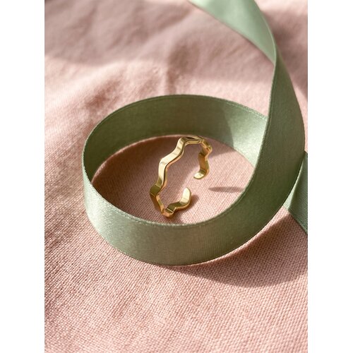 Lundholm Lundholm Zia Ring Dames Goudkleurig Jewellery – Premium Stainless Steel – Verstelbare Ring Golvend Minimalistisch – One Size My Lundholm Lundholm Zia Ring Dames Goudkleurig Jewellery – Premium Stainless Steel – Verstelbare Ring Golvend Minimalistisch – One Size My