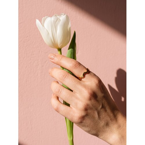 Lundholm Lundholm Zia Ring Dames Goudkleurig Jewellery – Premium Stainless Steel – Verstelbare Ring Golvend Minimalistisch – One Size My Lundholm Lundholm Zia Ring Dames Goudkleurig Jewellery – Premium Stainless Steel – Verstelbare Ring Golvend Minimalistisch – One Size My