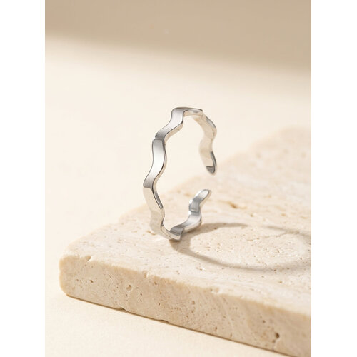 Lundholm Lundholm Zia Ring Dames Zilver Kleurig Jewellery – Premium Stainless Steel – Verstelbare Ring Golvend Geometrisch Minimalistisch Lundholm Lundholm Zia Ring Dames Zilver Kleurig Jewellery – Premium Stainless Steel – Verstelbare Ring Golvend Geometrisch Minimalistisch