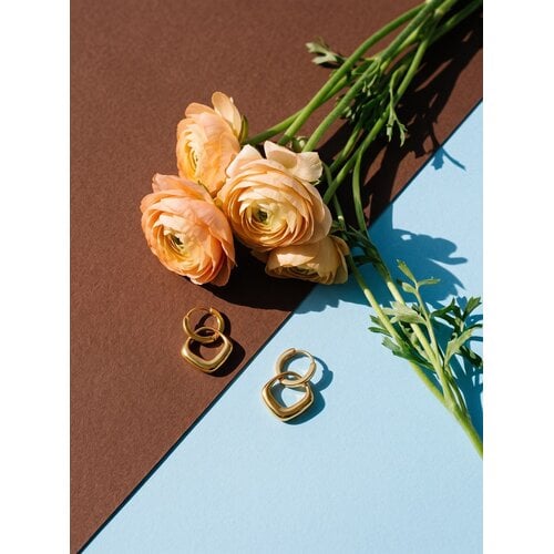 Lundholm Julia – Square Pendant Earrings – Gold-Tone Lundholm Julia – Square Pendant Earrings – Gold-Tone