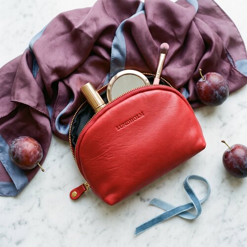 Lundholm Women's Leather Make-up Bag – Red Lundholm Women's Leather Make-up Bag – Red