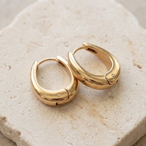Lundholm Lundholm Edith Oorringen Dames Goudkleurig - Kleine Ovale Oorringetjes - Verfijnde Mini Hoops met Klapsluiting - Premium Stainless Steel Gold PVD Plated - 1,2 cm - Waterproof & Hypoallergeen Lundholm Lundholm Edith Oorringen Dames Goudkleurig - Kleine Ovale Oorringetjes - Verfijnde Mini Hoops met Klapsluiting - Premium Stainless Steel Gold PVD Plated - 1,2 cm - Waterproof & Hypoallergeen